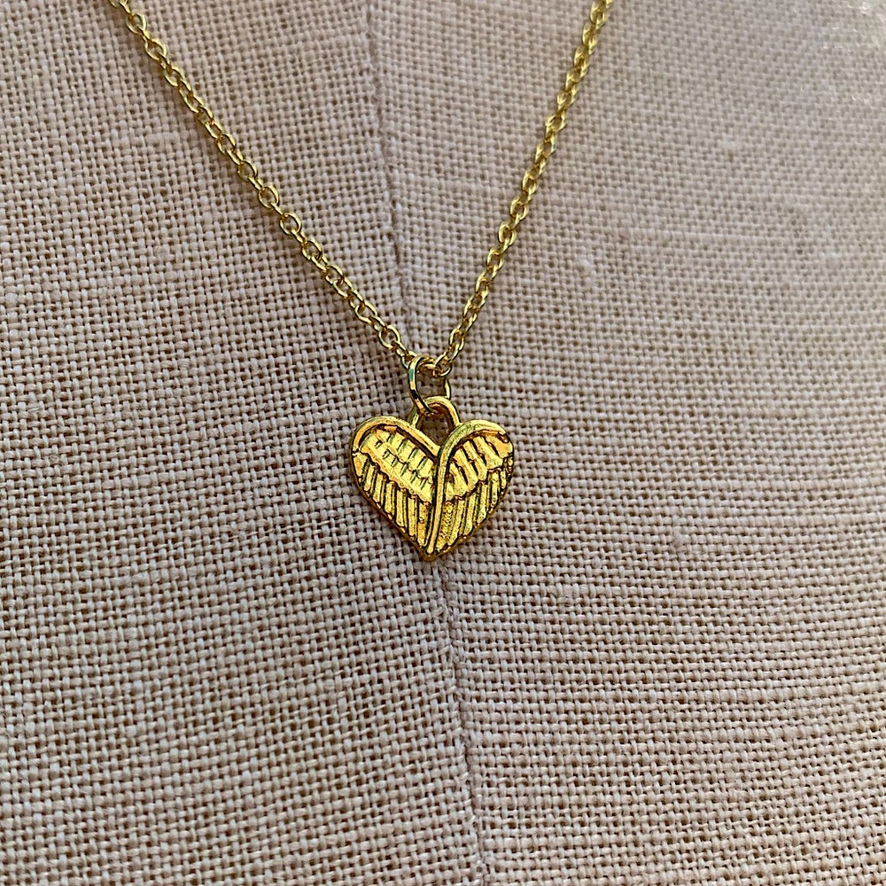 NWT Sterling Silver Plated Chain & Angel Heart Wings Alloy Metal Charm Necklace - Picture 1 of 10